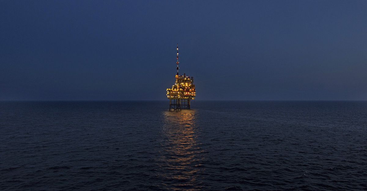 Forgotten Seas, Platform by night