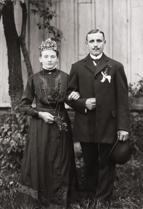 Antlitz der Zeit, August Sander, Country bride and groom, 1914