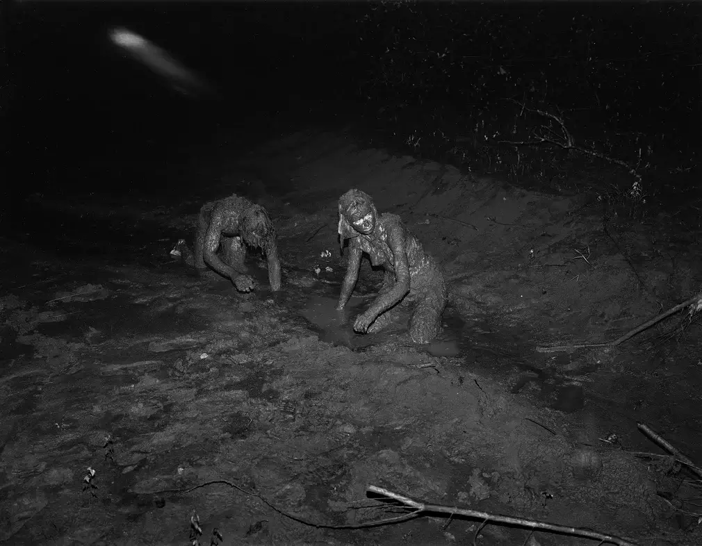 Pia-Paulina Guilmoth, flowers drink the river